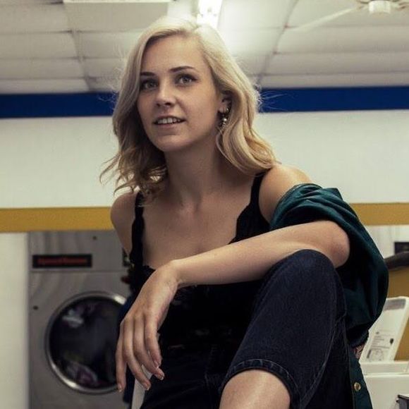 Meet your Posher, Julia - Picture 1 of 1